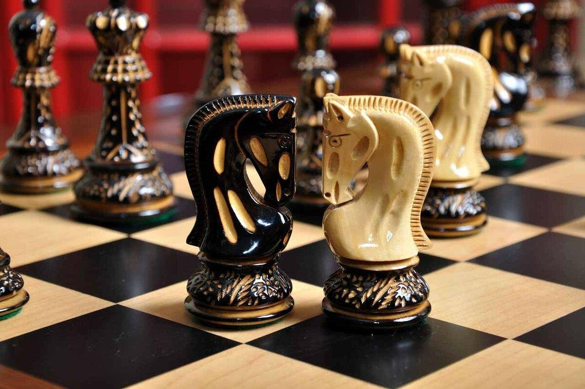 This wallpaper represents two beautiful chess pieces of knights (horses)